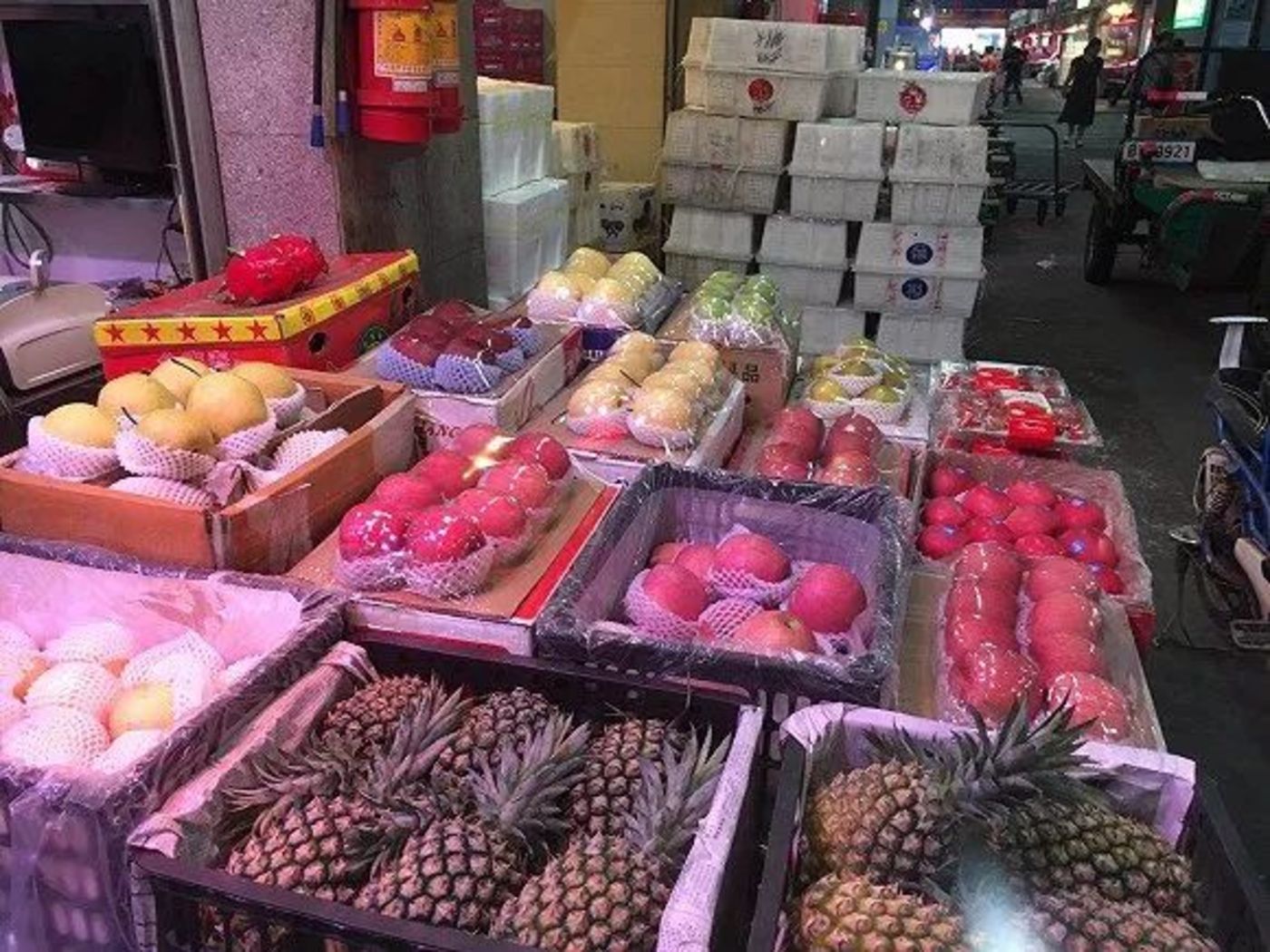 走訪北上深批發(fā)市場探行情 水果降價(jià)尚需等待至少三個月